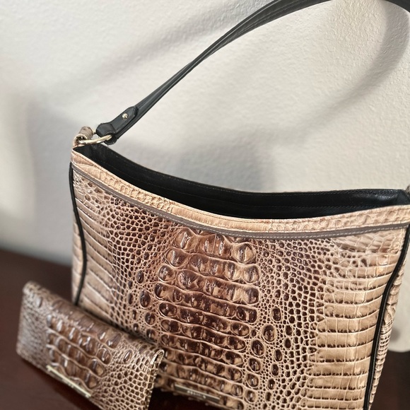 Brahmin set, Hardly USE, but still in the nice condition, selling as is - Picture 2 of 12